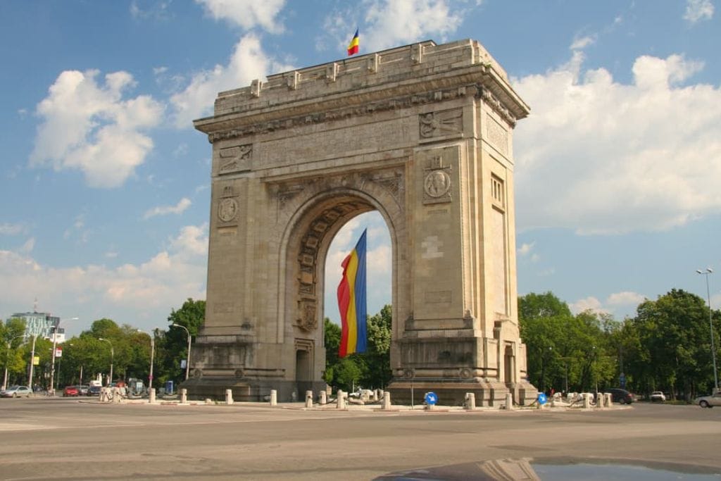 Is France worth visiting? Yes! The Arc de Triomphe de l'Étoile in the middle of Paris.