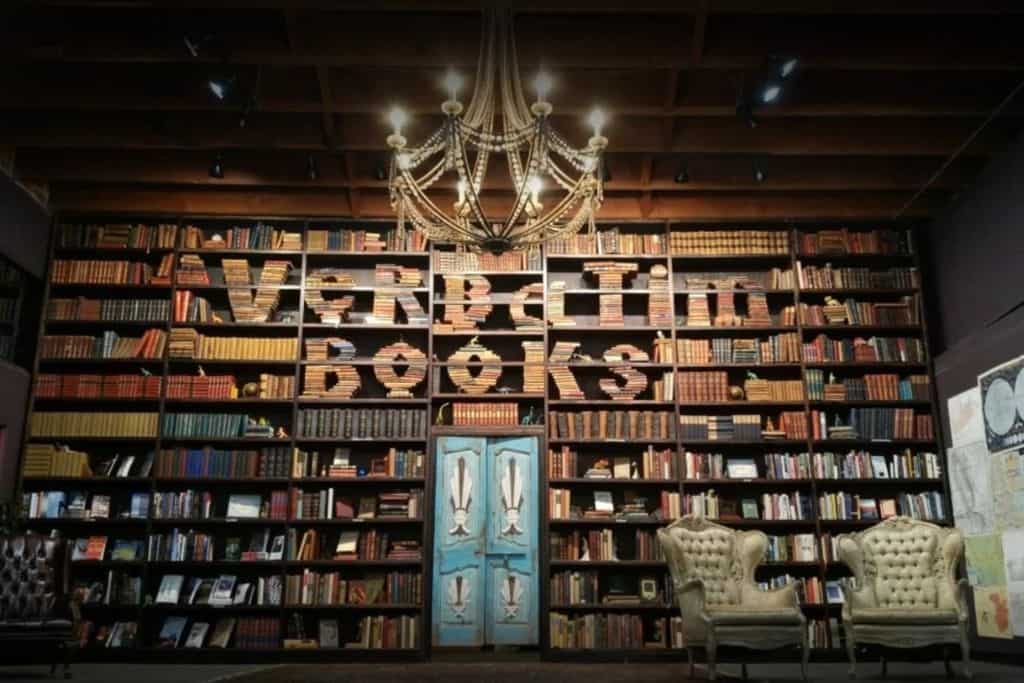 rows and rows of book shelves with chairs in front of them. 